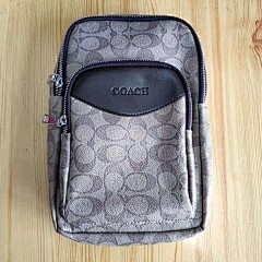蔻驰（COACH）斜挎胸包