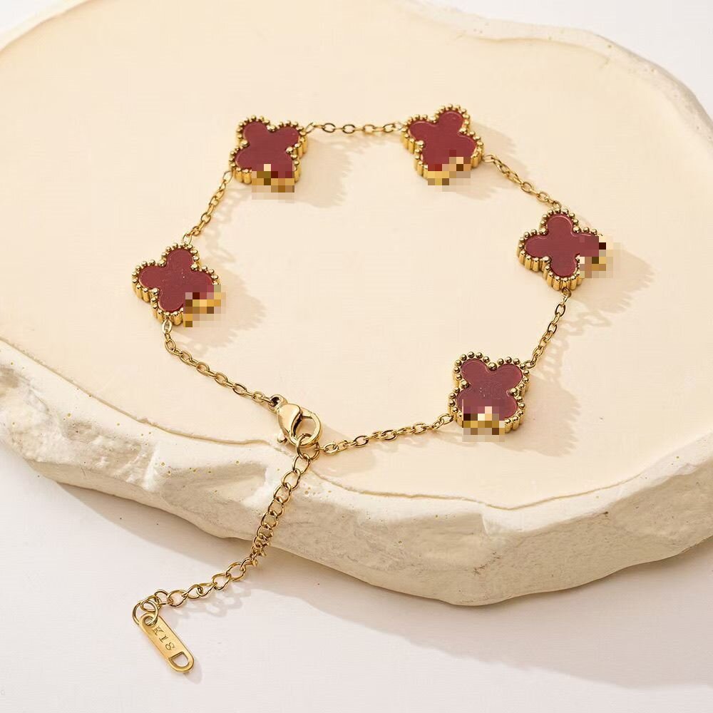 Gold clover bracelet