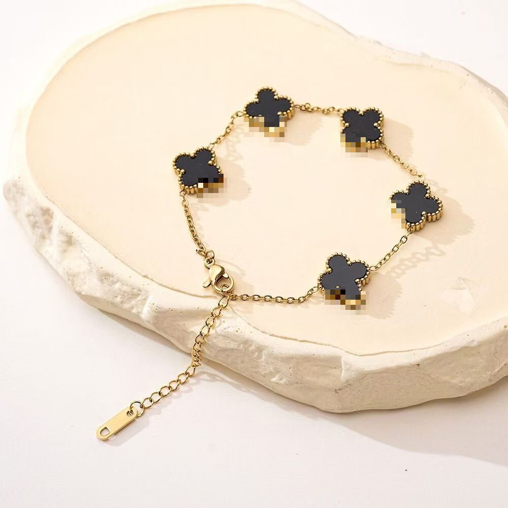 Gold clover bracelet