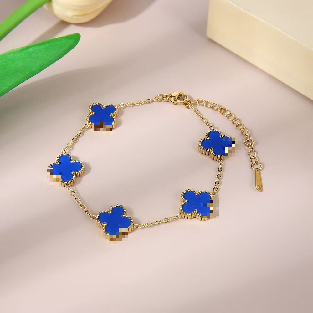 Gold clover bracelet