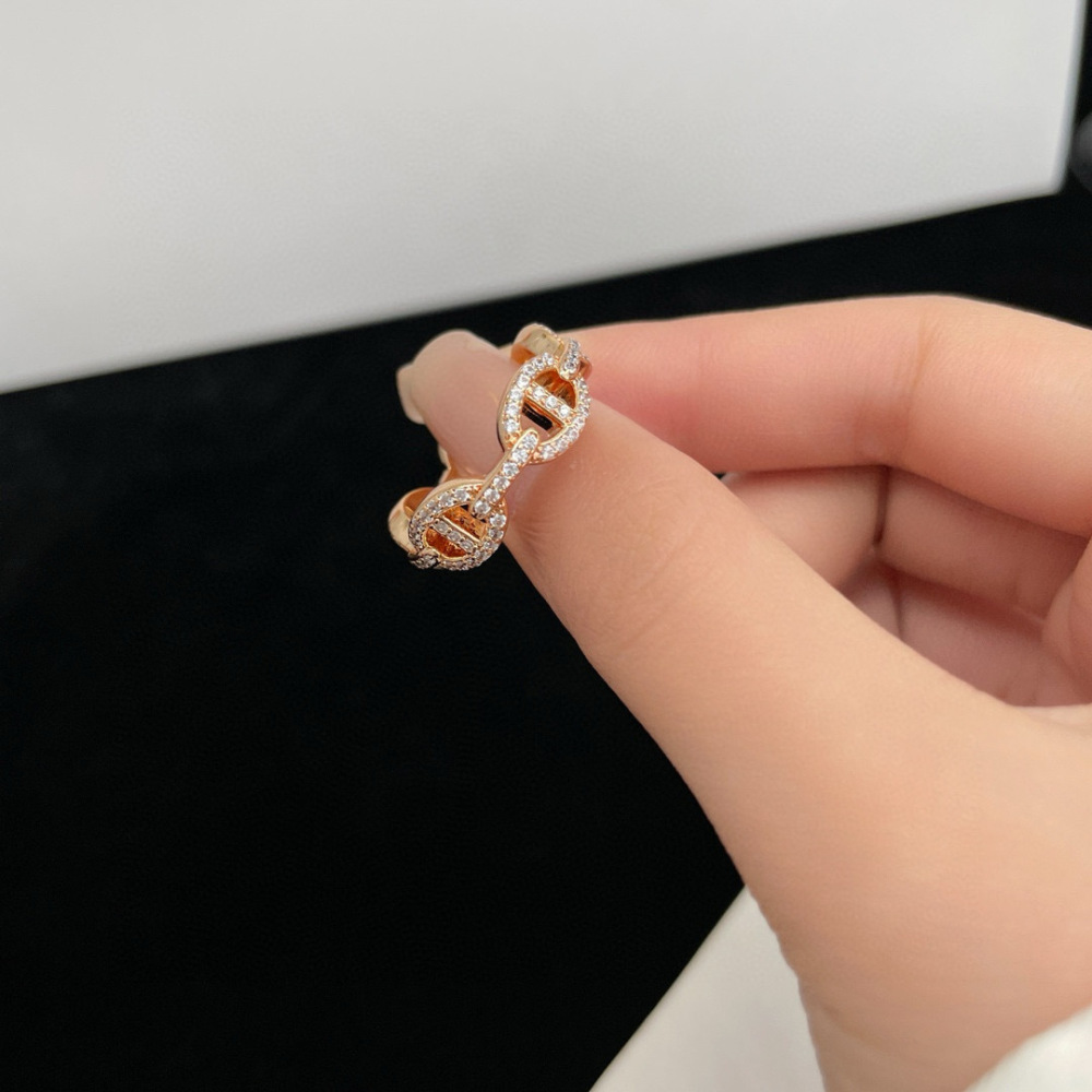 Diamond-encrusted double link ring