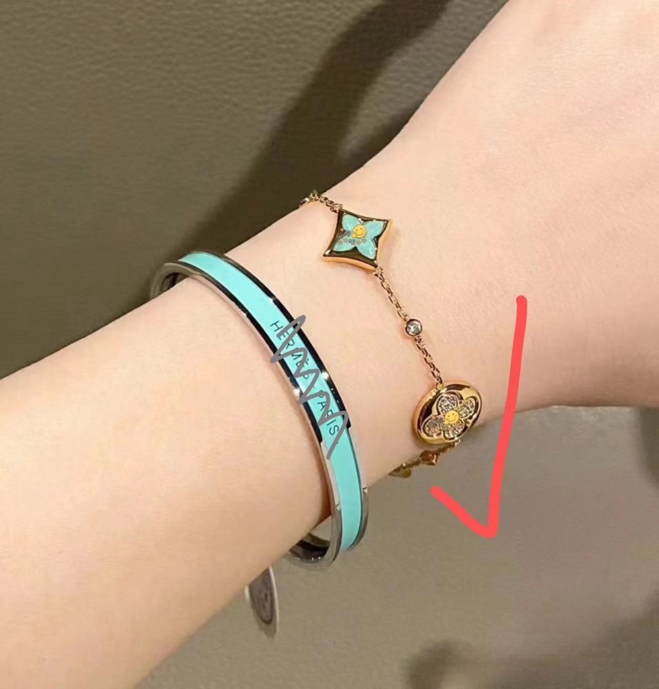 White mother-of-pearl rose gold bracelet ...