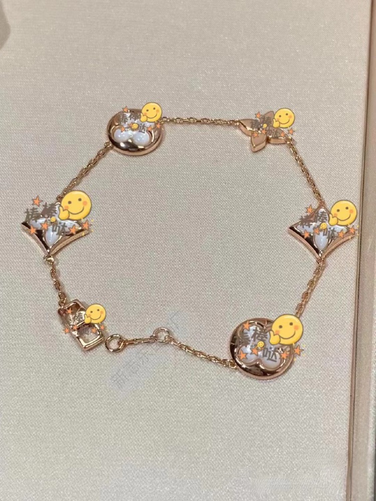 White mother-of-pearl rose gold bracelet ...