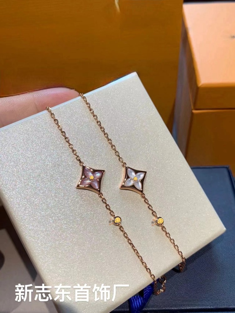 White mother-of-pearl rose gold bracelet ...