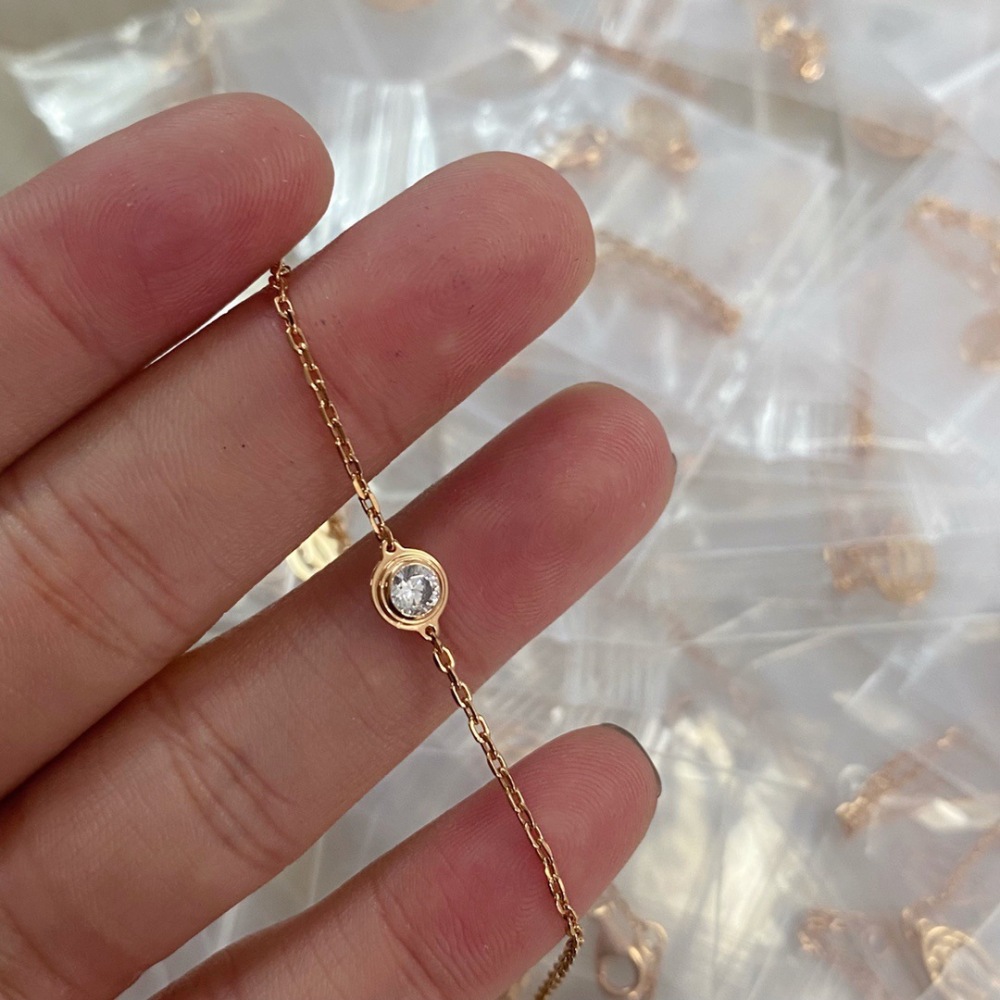 Silver bracelet with solitaire diamond