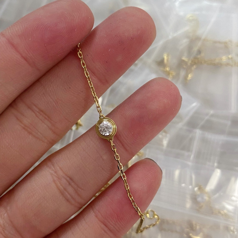 Silver bracelet with solitaire diamond