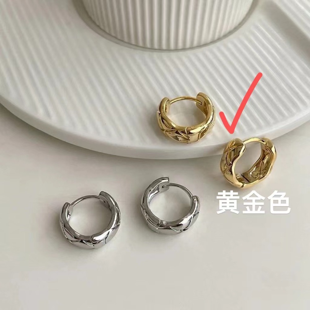 Simple woven pattern silver earrings