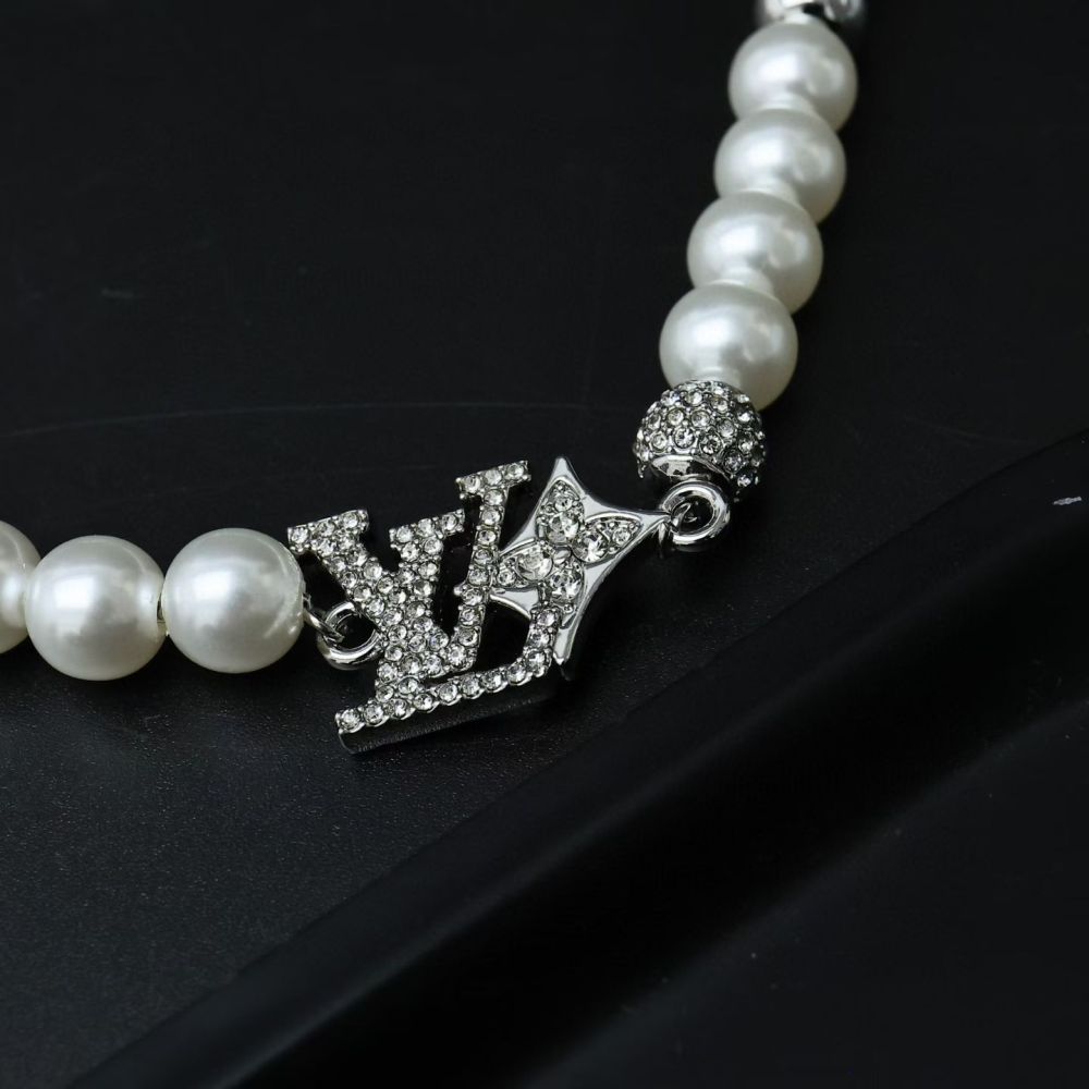 001  LVDandy Pearls 珍珠项链致敬 PharrellWiliams