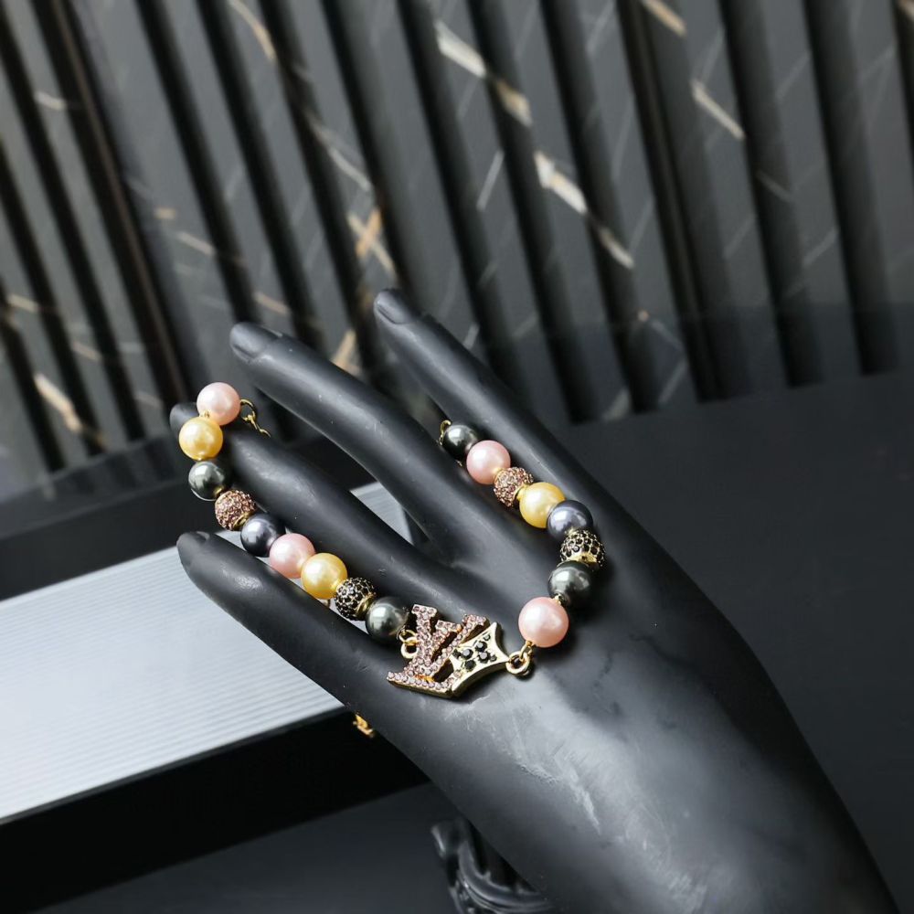 001  LV DANDY PEARLS 手链  LVDandy Pearls 手链致敬 Pharrell Williams