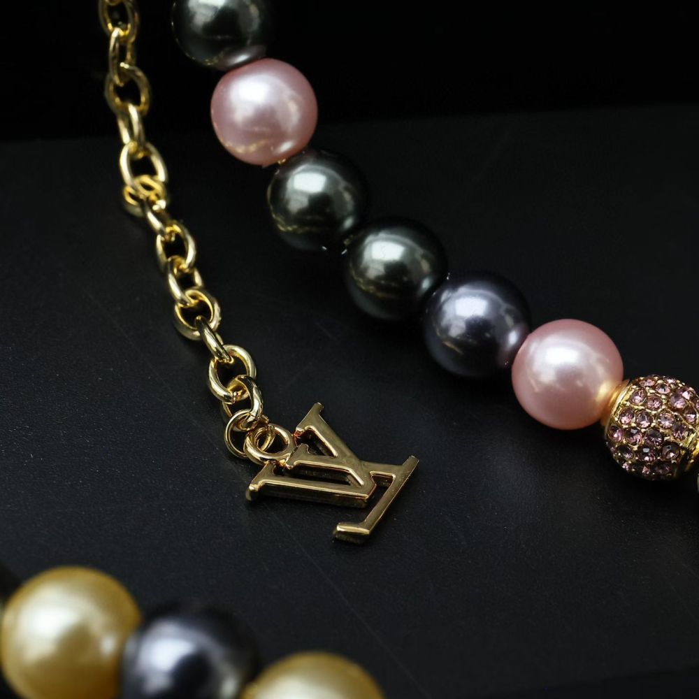 001 LV DANDY PEARLS 项链  LVDandy Pearls