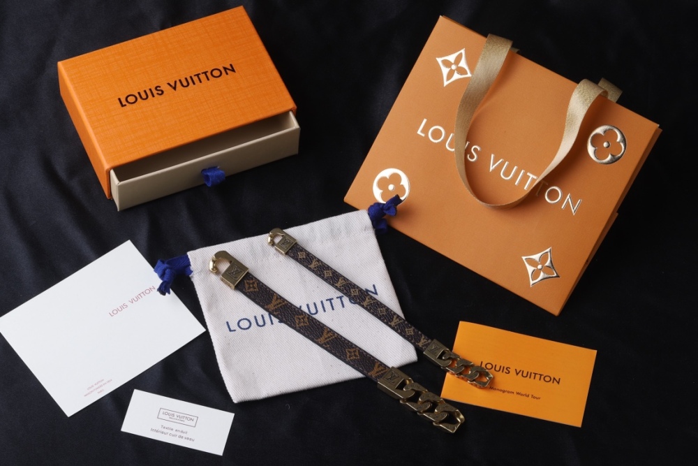 001  LV Old Style Leather Rope Bracelet