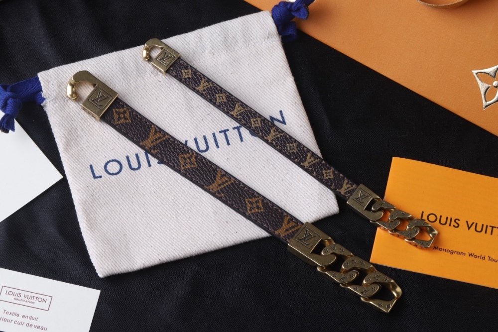 001  LV Old Style Leather Rope Bracelet