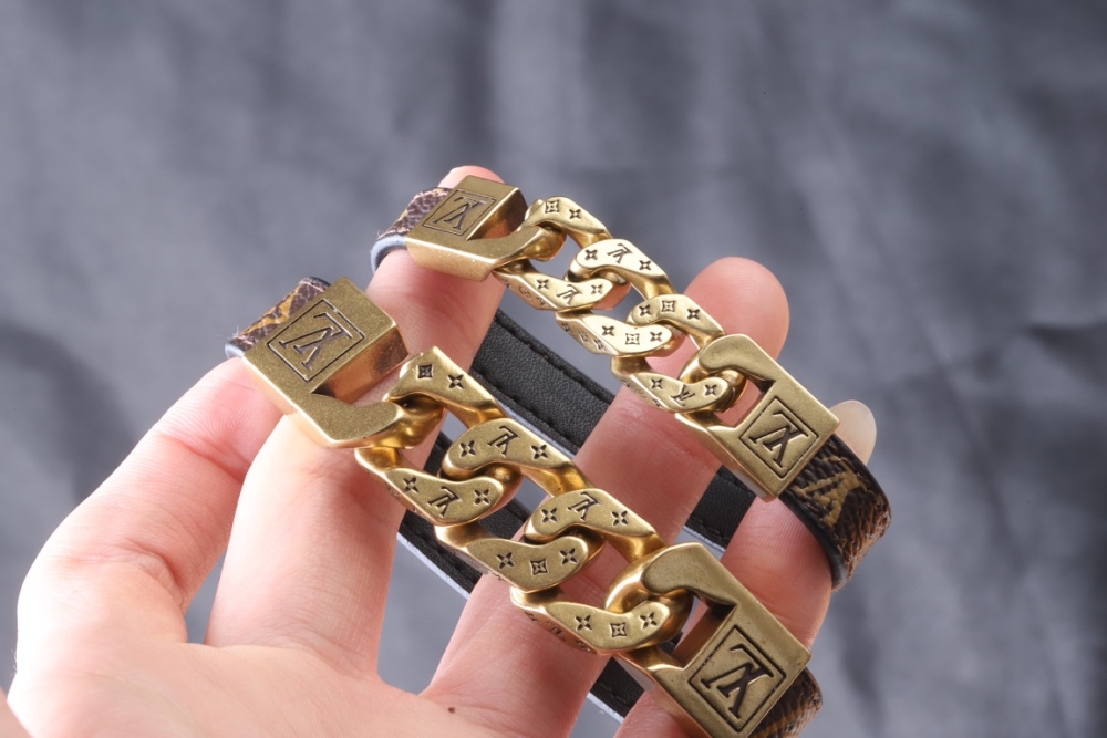 001  LV Old Style Leather Rope Bracelet