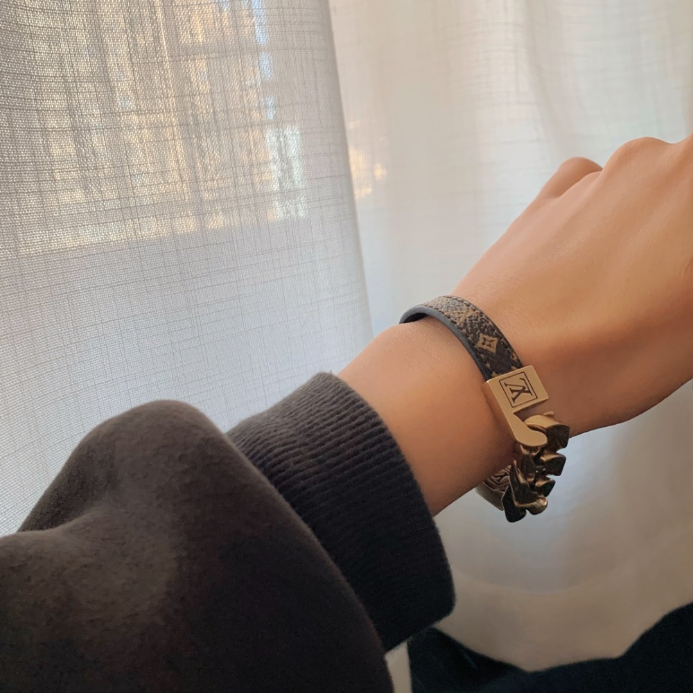 001  LV Old Style Leather Rope Bracelet