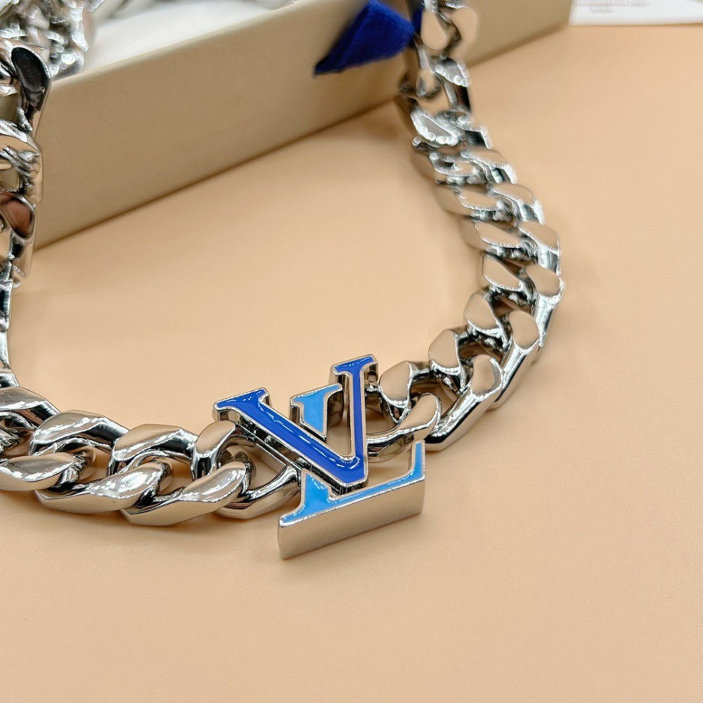 001  m00907 Blue large logo Cuban necklace