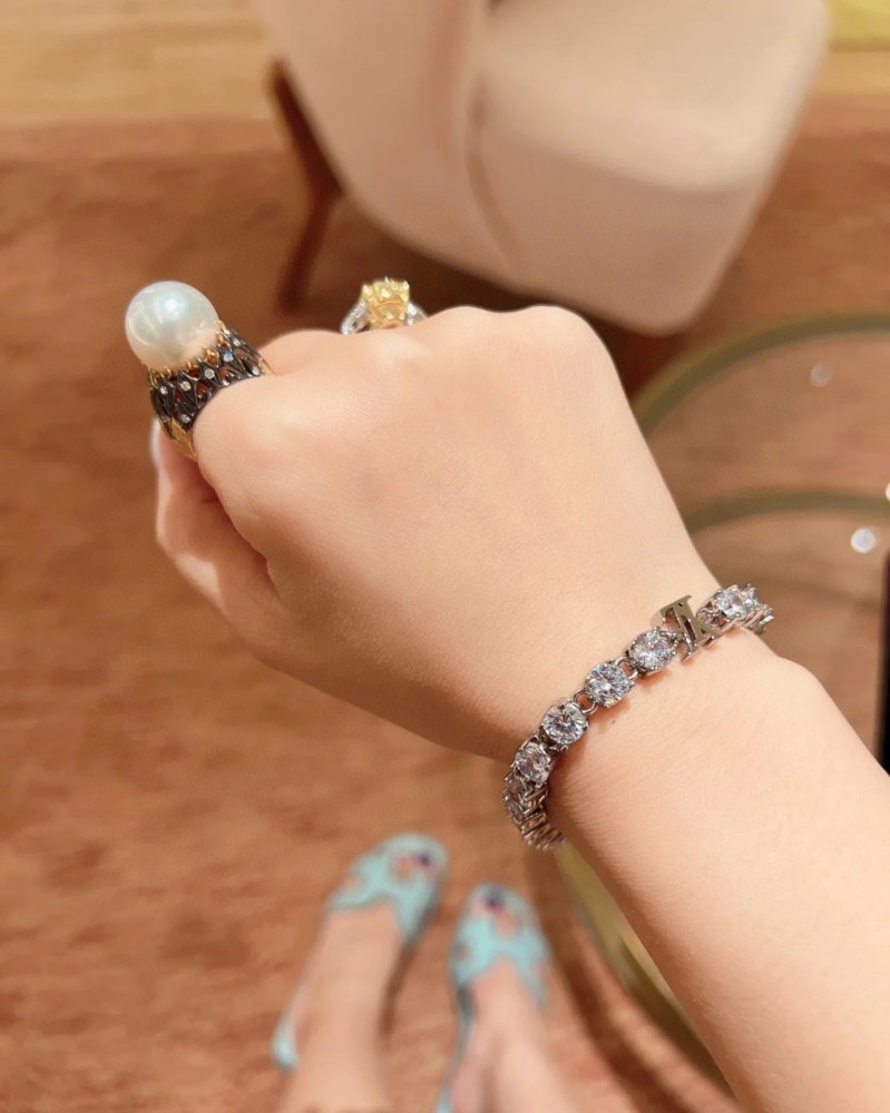 001  LV Diamond Bracelet