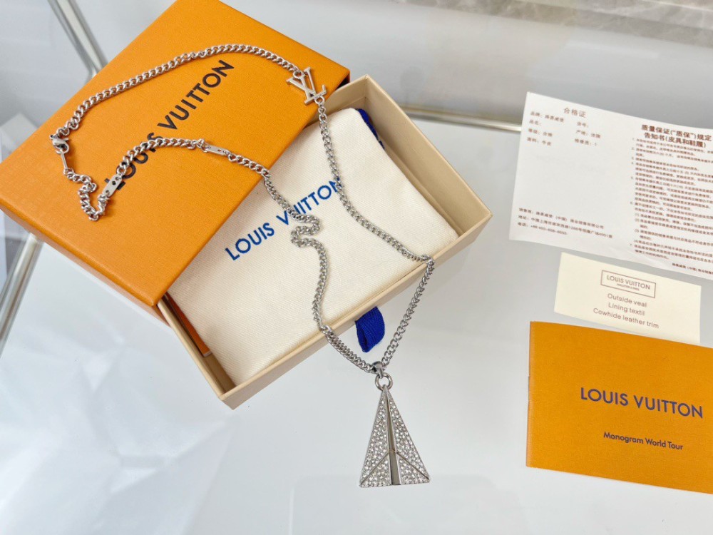 001  LV Diamond-Inlaid Aircraft Necklace
