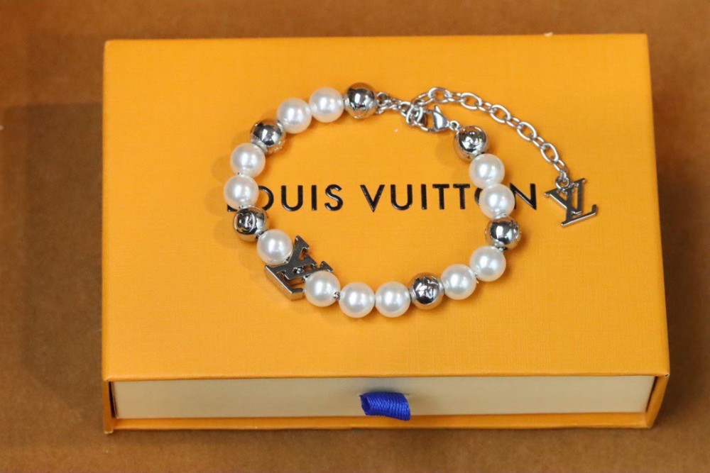 001  lv  monogram pearls