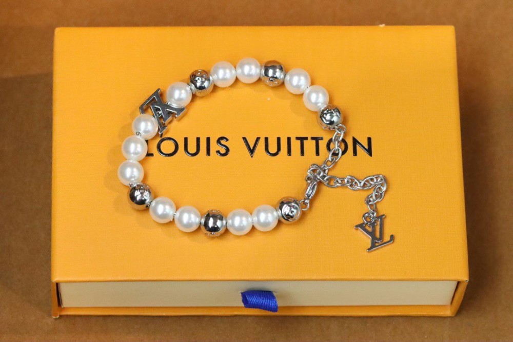 001  lv  monogram pearls