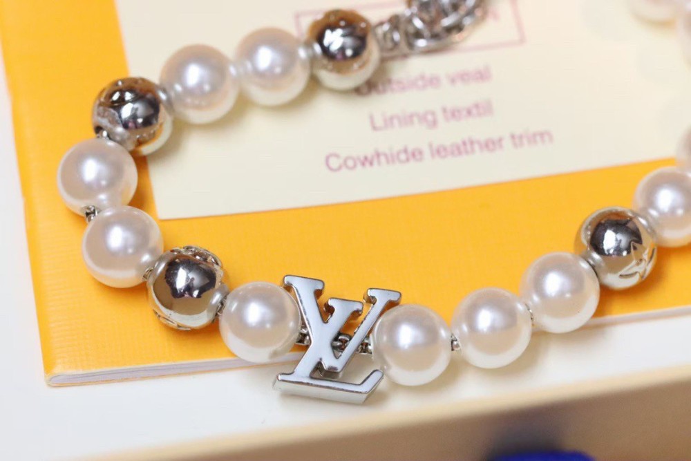 001  lv  monogram pearls
