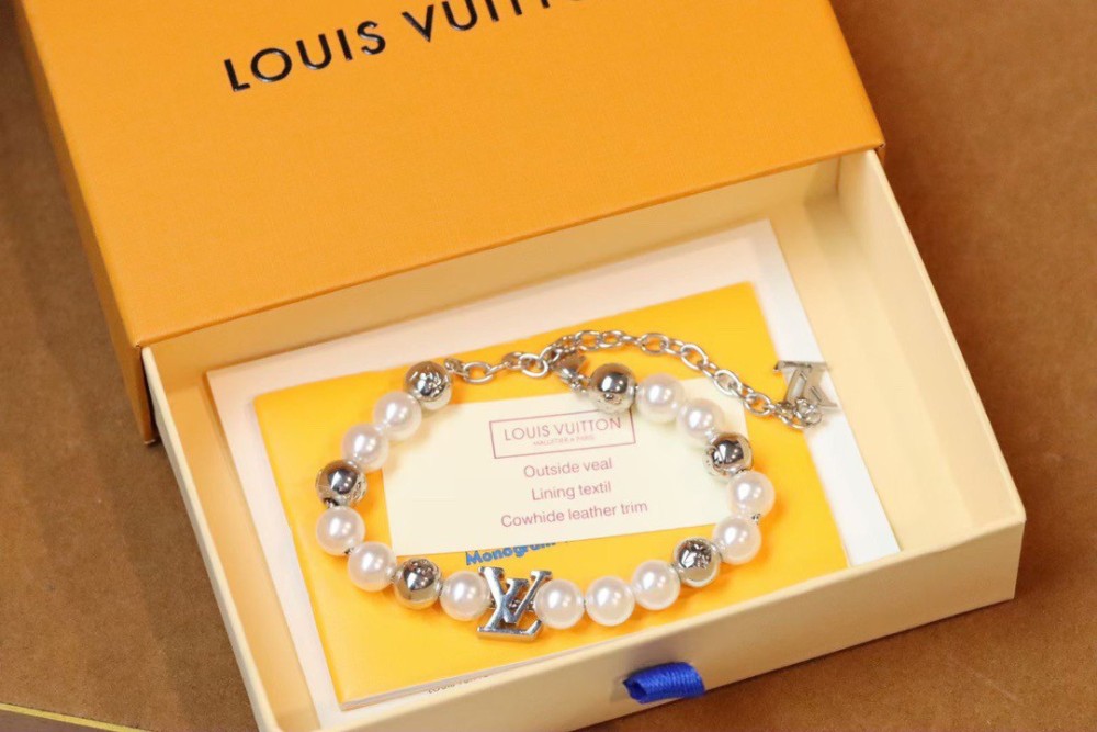001  lv  monogram pearls