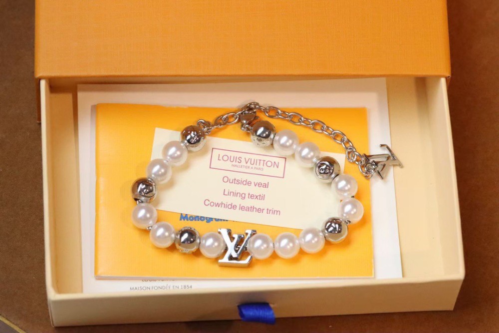 001  lv  monogram pearls