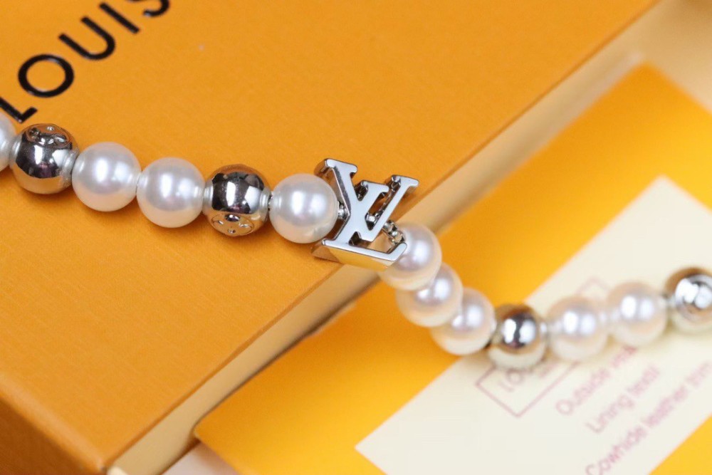 001  lv  monogram pearls