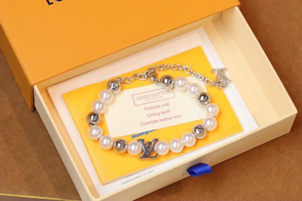 001  lv  monogram pearls
