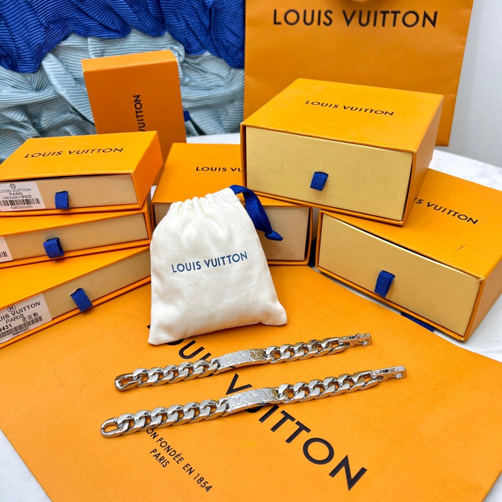 001  Monogram Chain