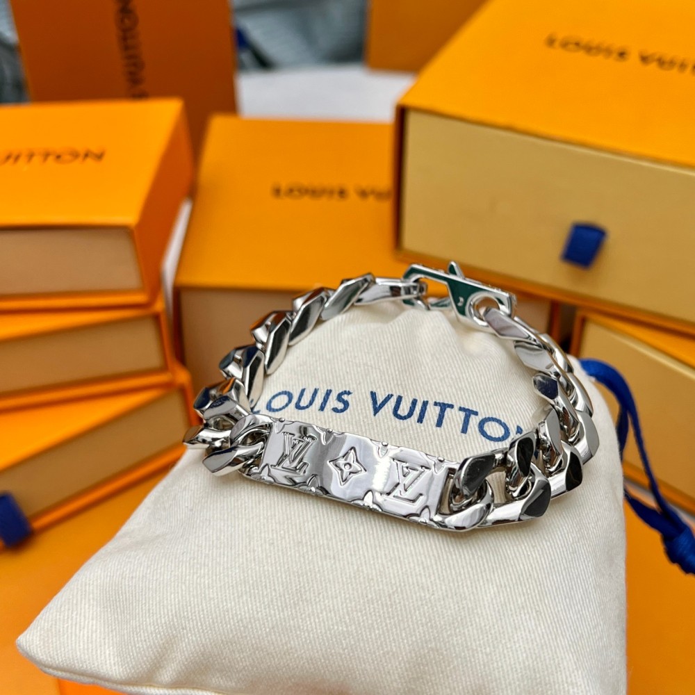 001  Monogram Chain