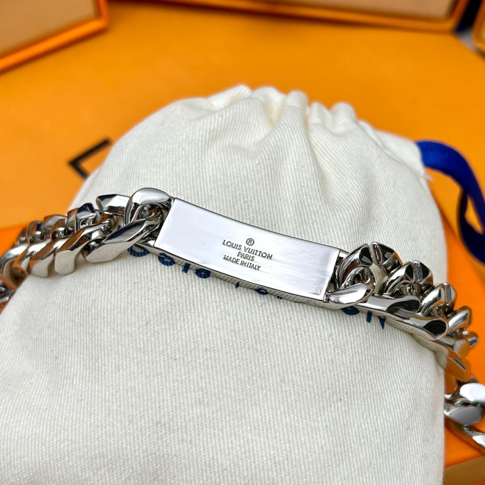 001  Monogram Chain