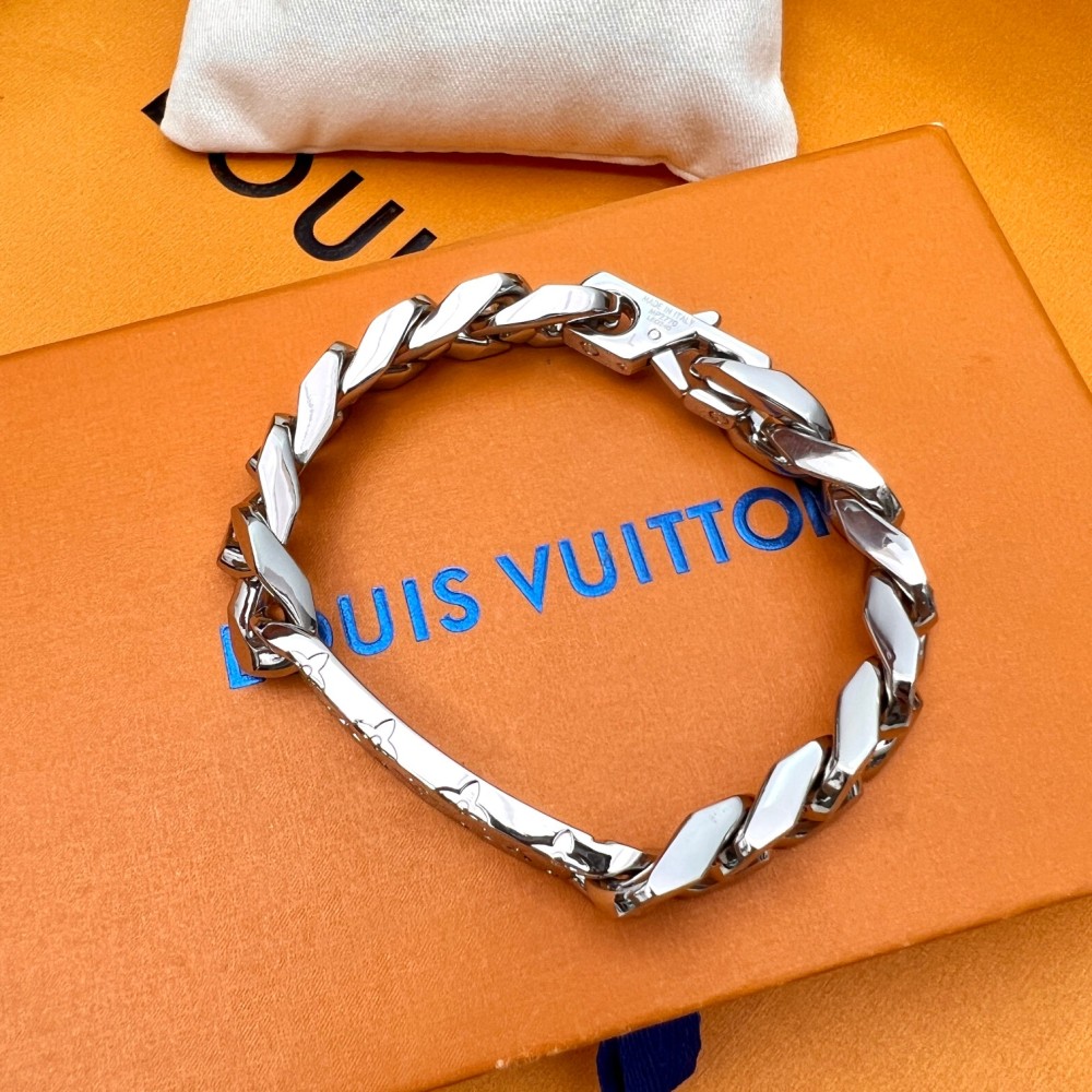 001  Monogram Chain