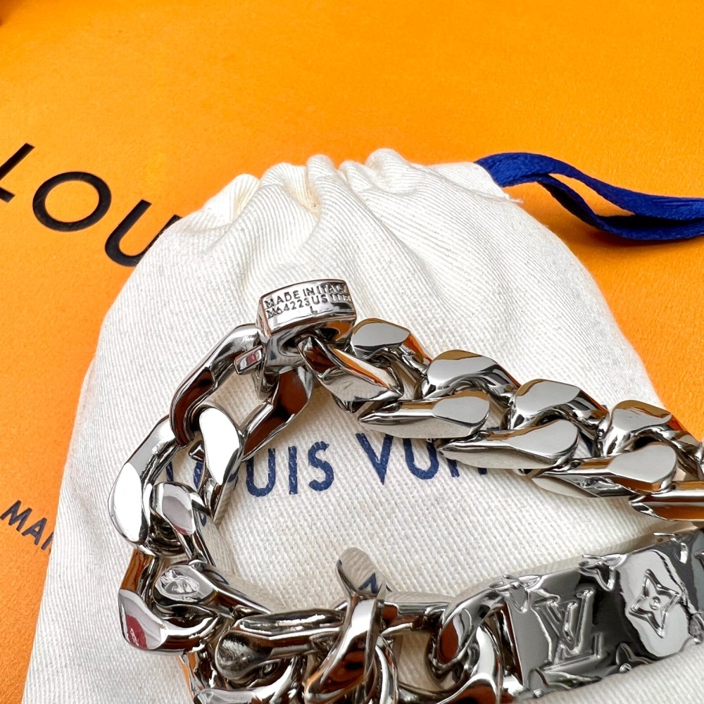 001  Monogram Chain
