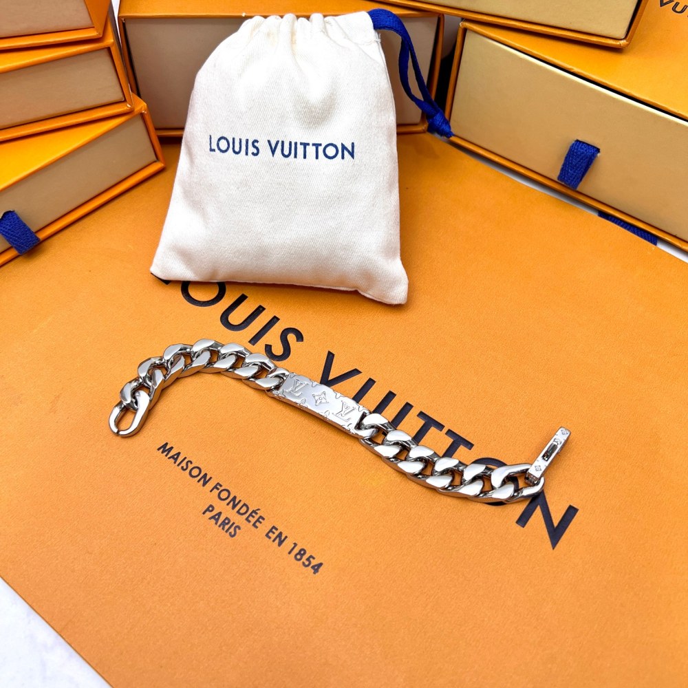 001  Monogram Chain