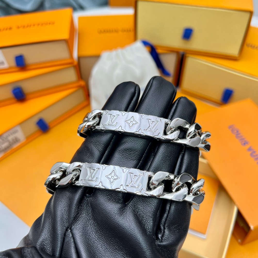 001  Monogram Chain