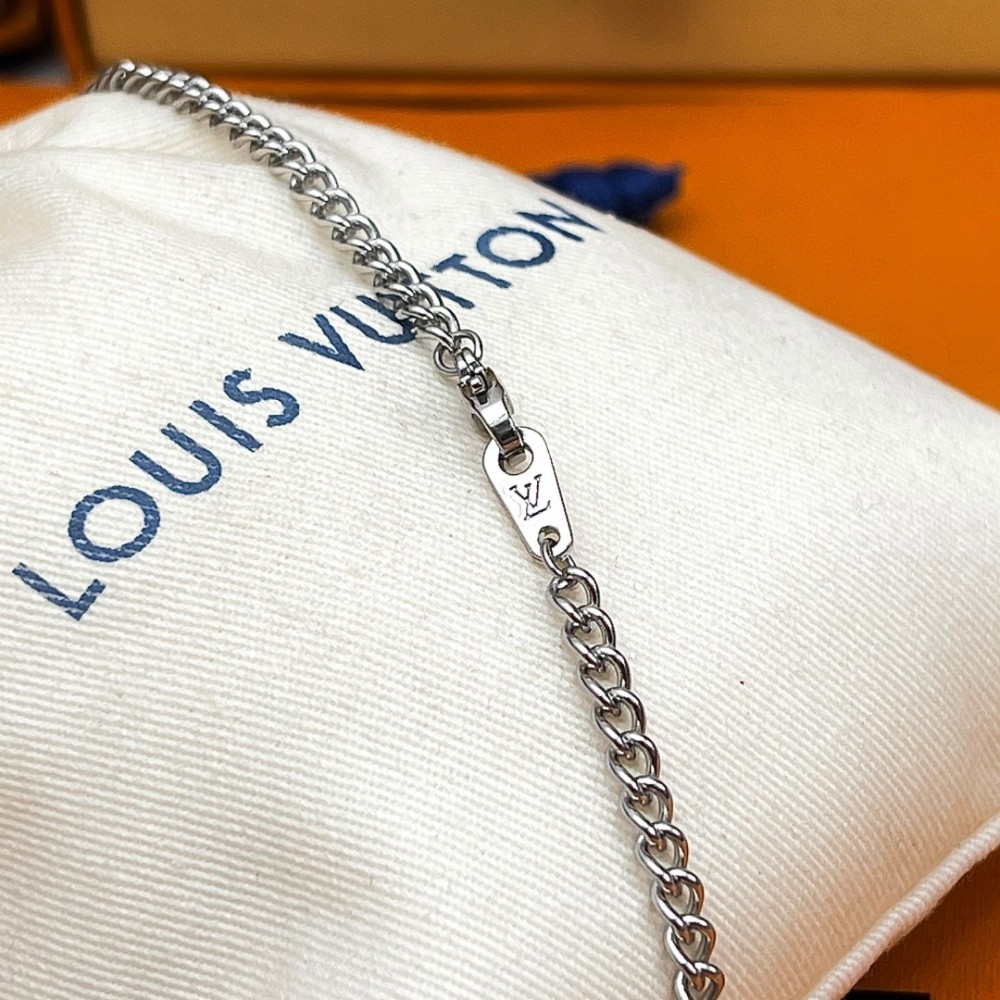 001  LV Instinct