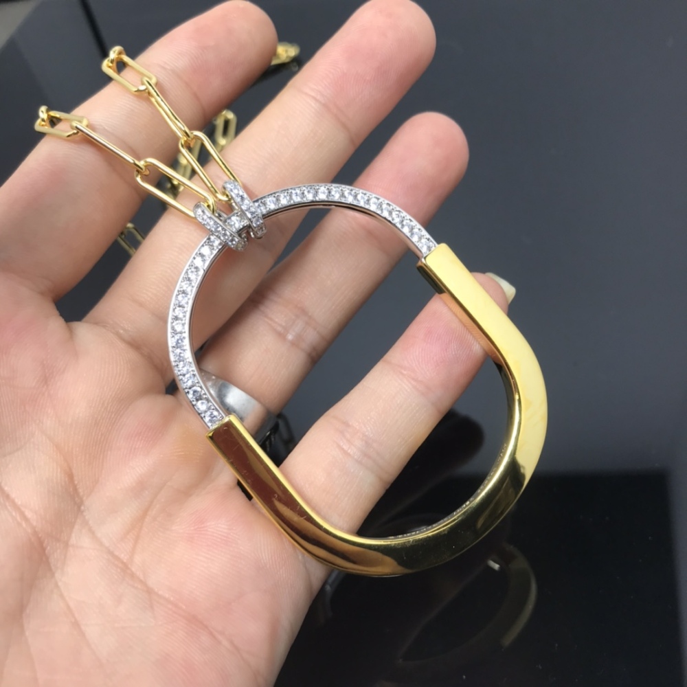 001 vLV necklace - New U-shaped lock color-separated necklace. Serial number: HH0498905