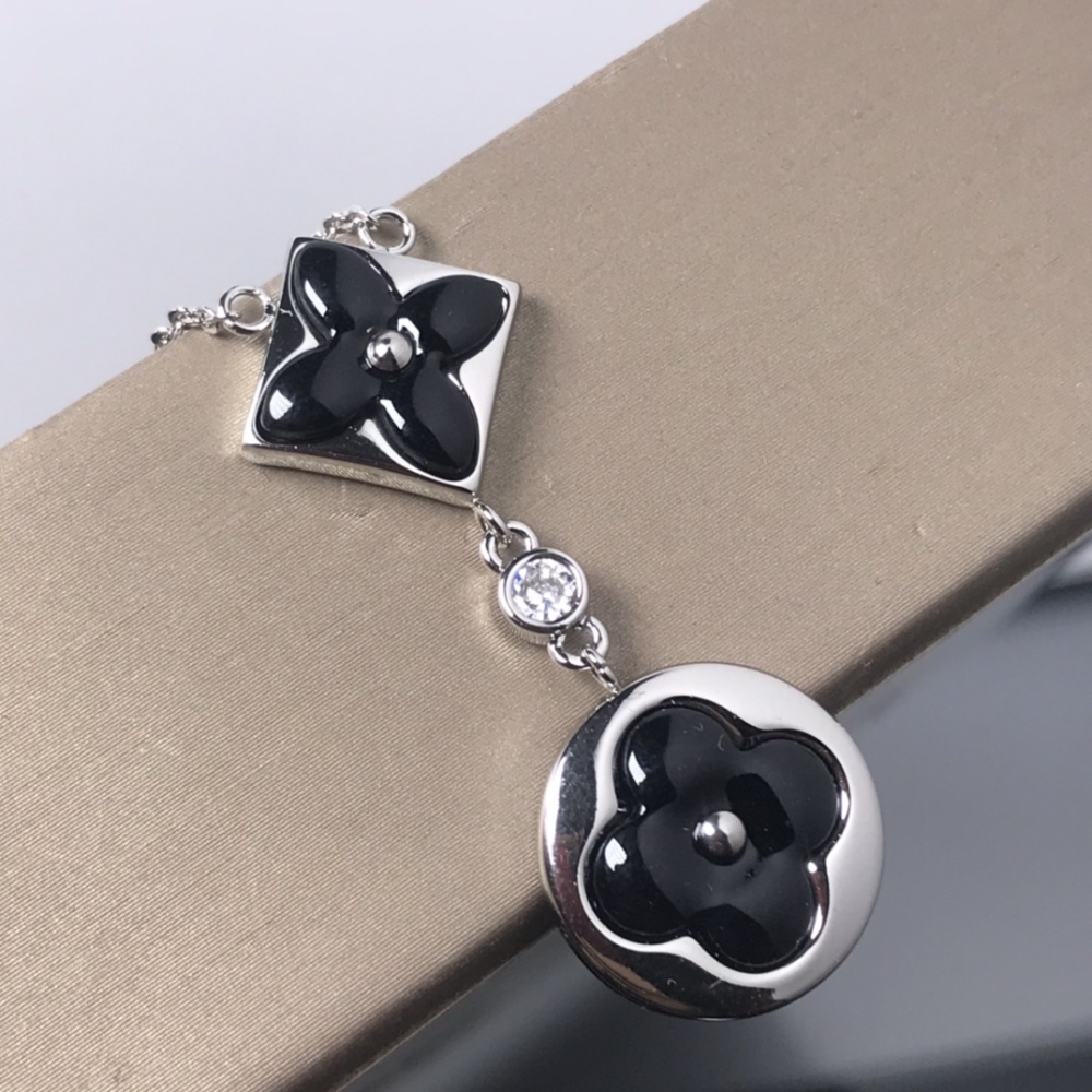 001 LV Necklace - Classic Hot款式 Two-Color Agate Necklace. Serial Number: BZ9139349