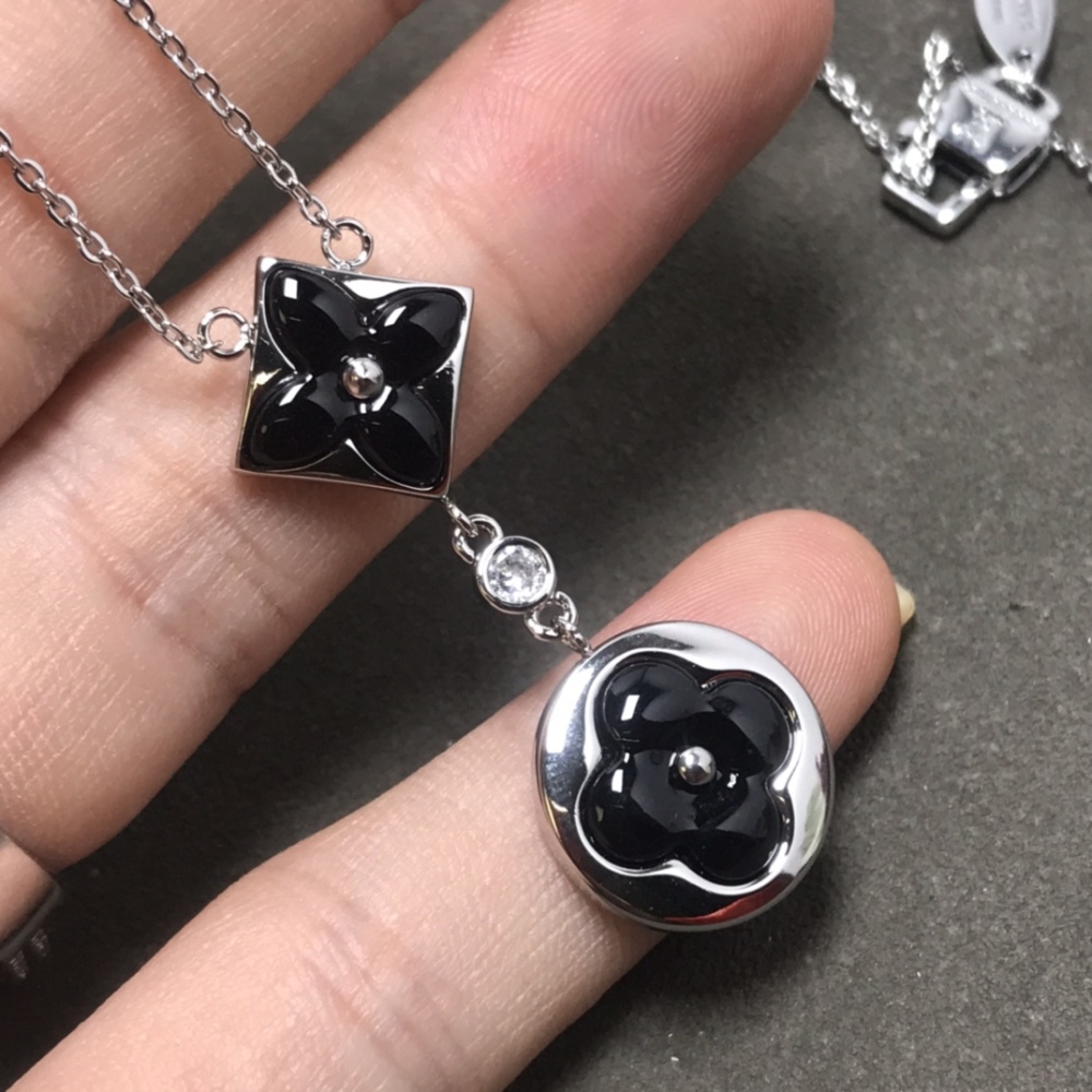 001 LV Necklace - Classic Hot款式 Two-Color Agate Necklace. Serial Number: BZ9139349
