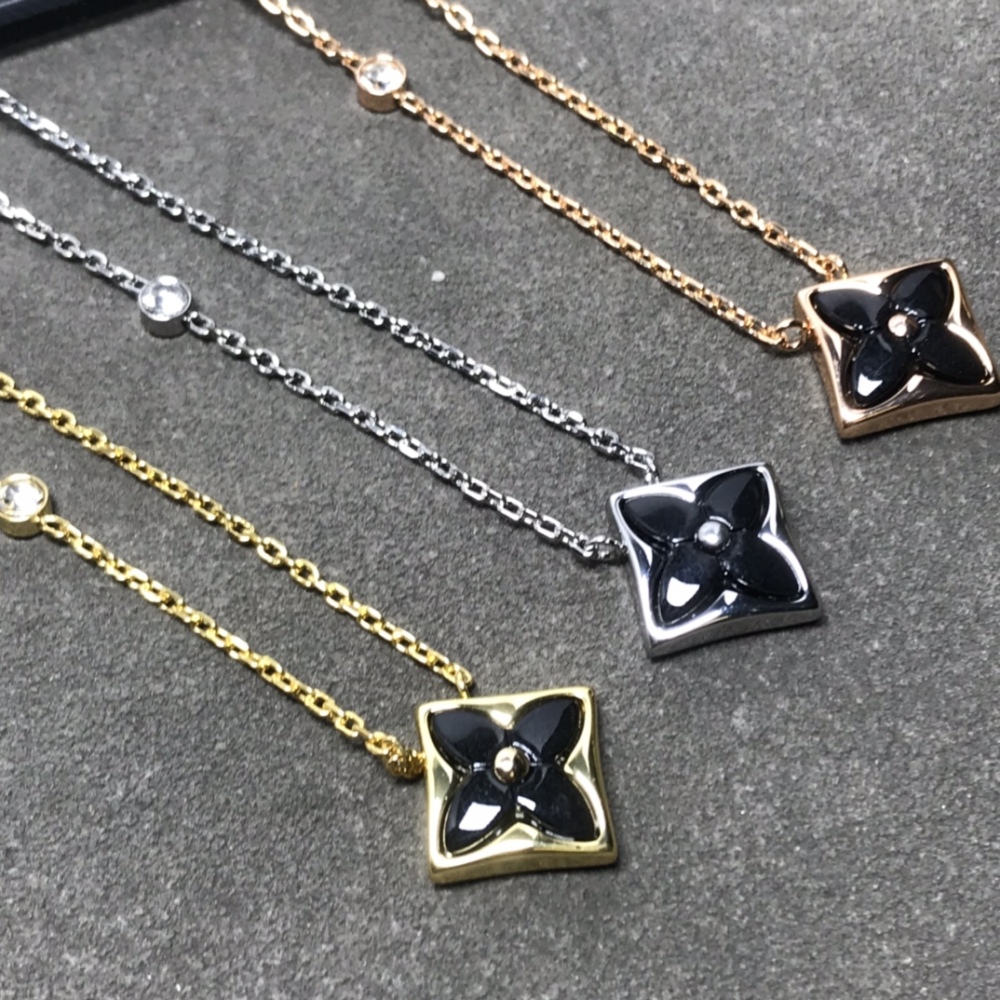001 LV Necklace - Single Flower Classic Style Pointed Flower Round Flower Agate Necklace and Bracelet - Platinum, Rose Gold, Gold. Serial Number: BZ4165303