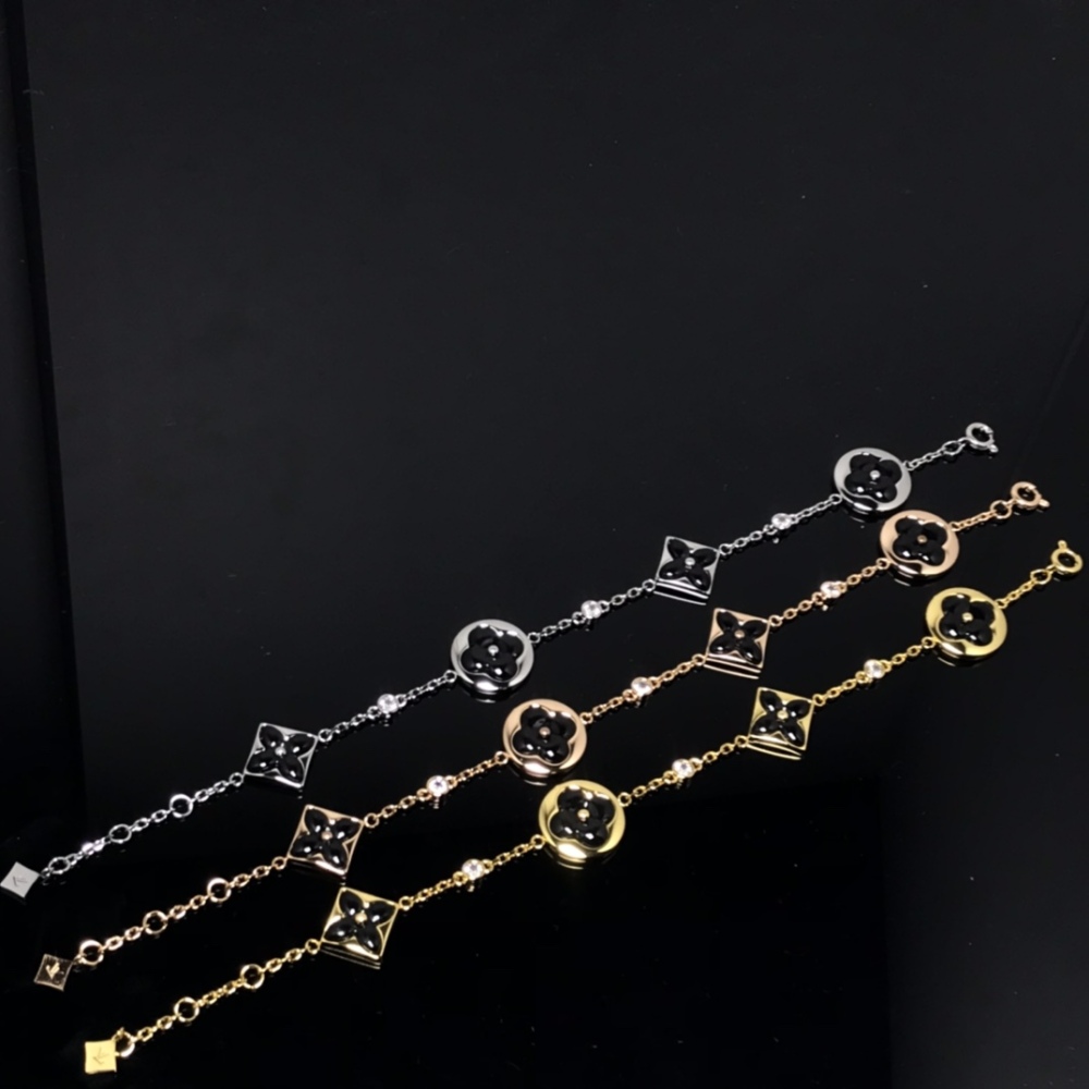 001 Lv bracelet - Black Pearl Four-Flower Bracelet. Serial Number: CC3248438