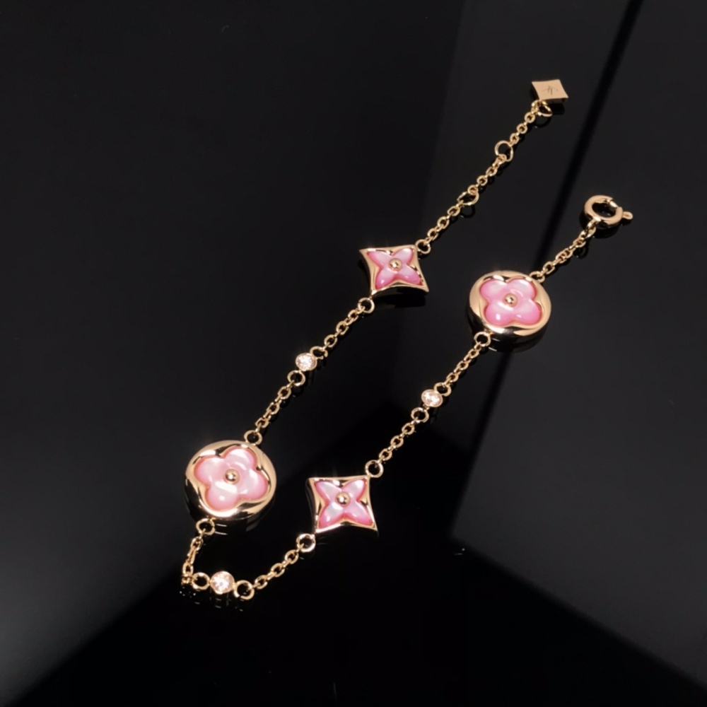 001 Lv bracelet - New product - Pink pearl mini four-flower mother-of-pearl bracelet - Serial number: CC3248438