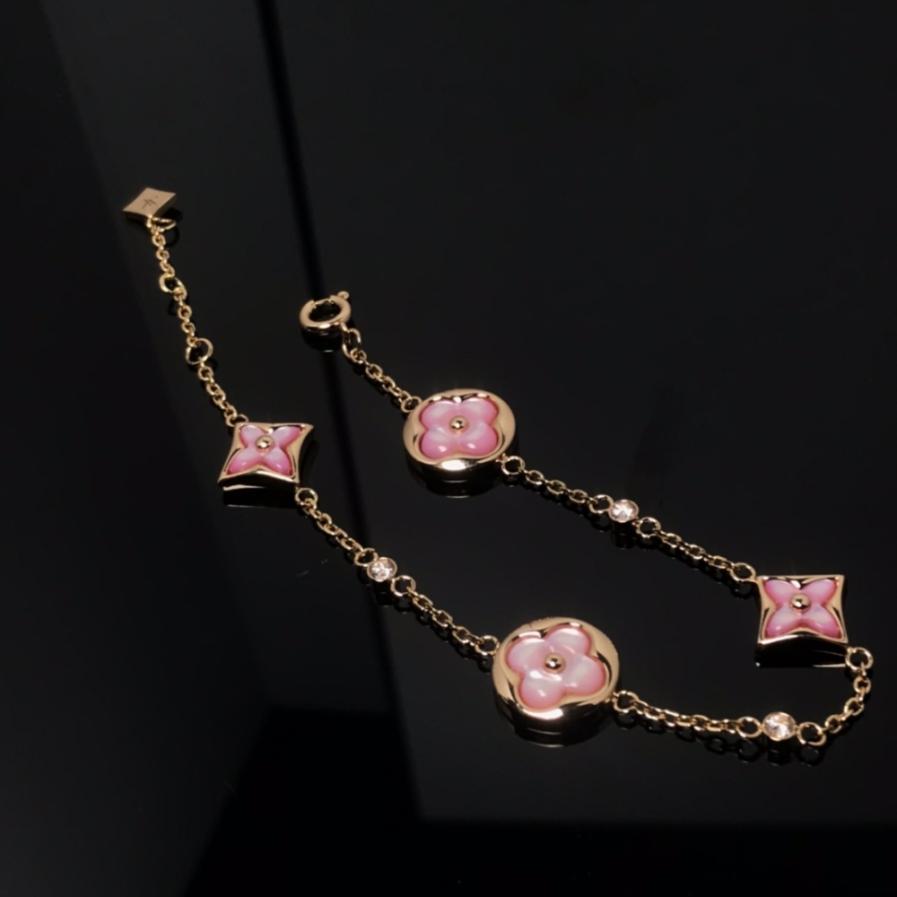 001 Lv bracelet - New product - Pink pearl mini four-flower mother-of-pearl bracelet - Serial number: CC3248438