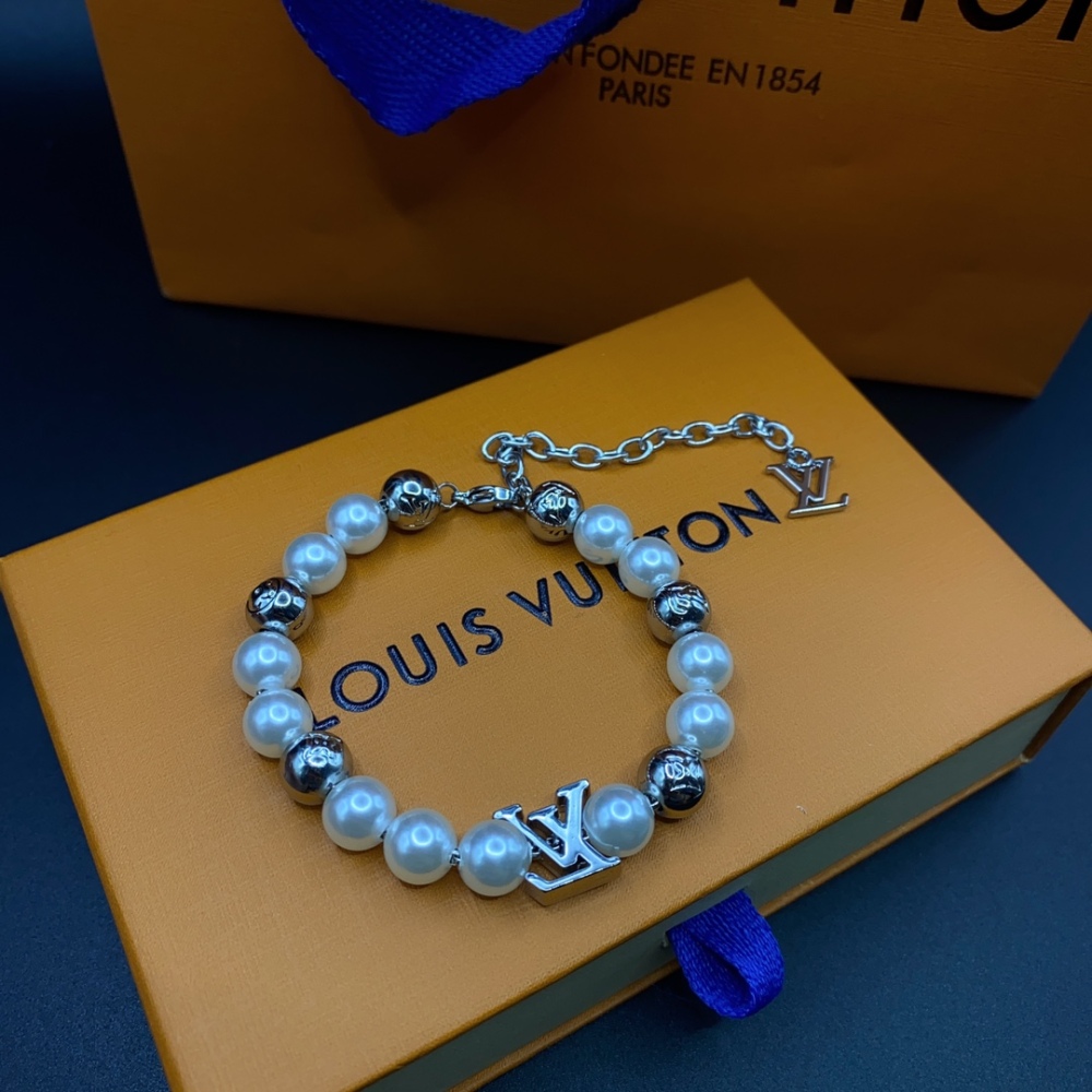 001 LV New Style Necklace and Bracelet