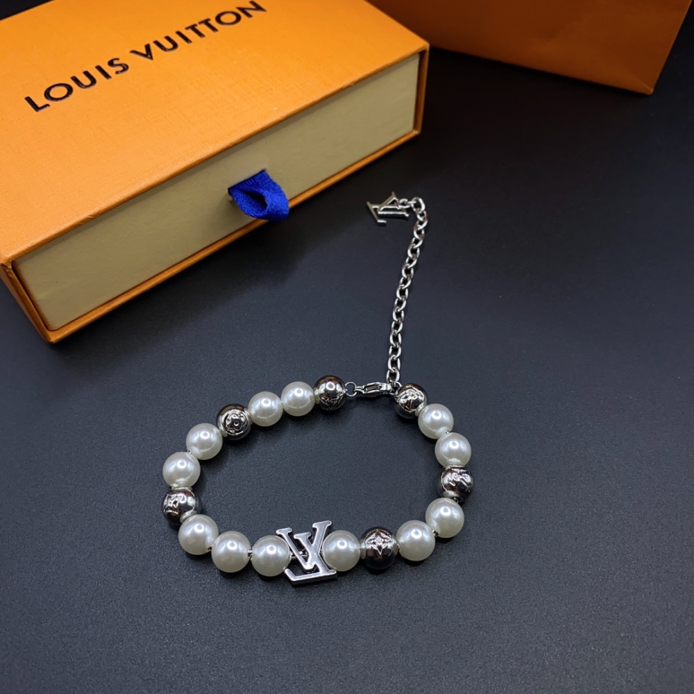 001 LV New Style Necklace and Bracelet