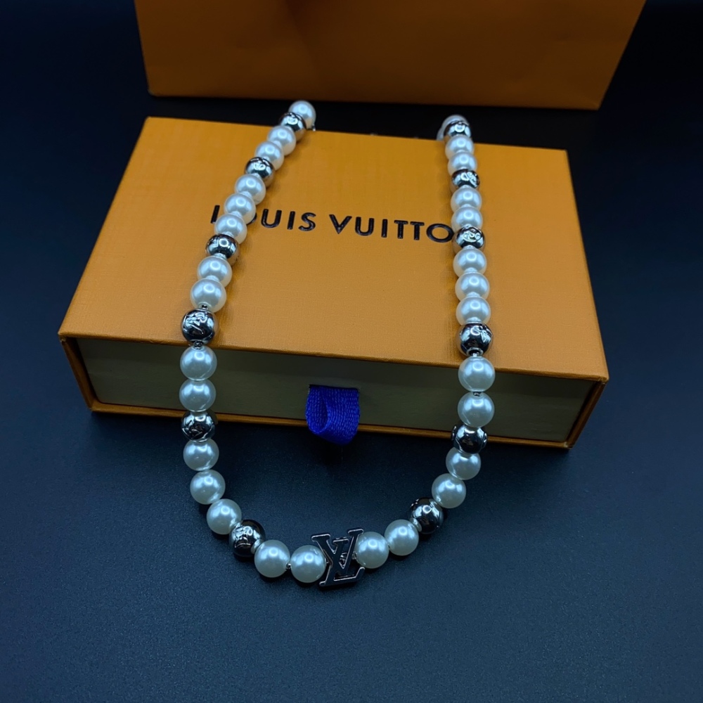 001 LV New Style Necklace and Bracelet