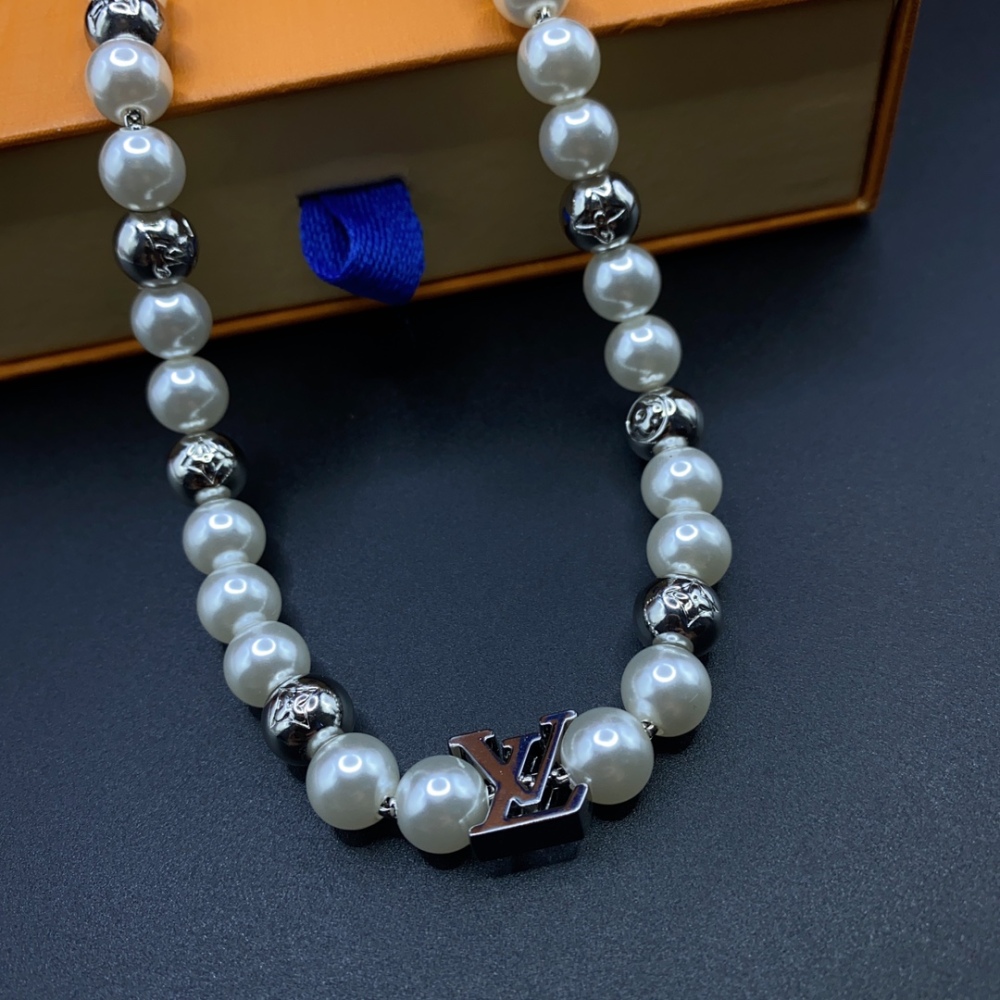 001 LV New Style Necklace and Bracelet