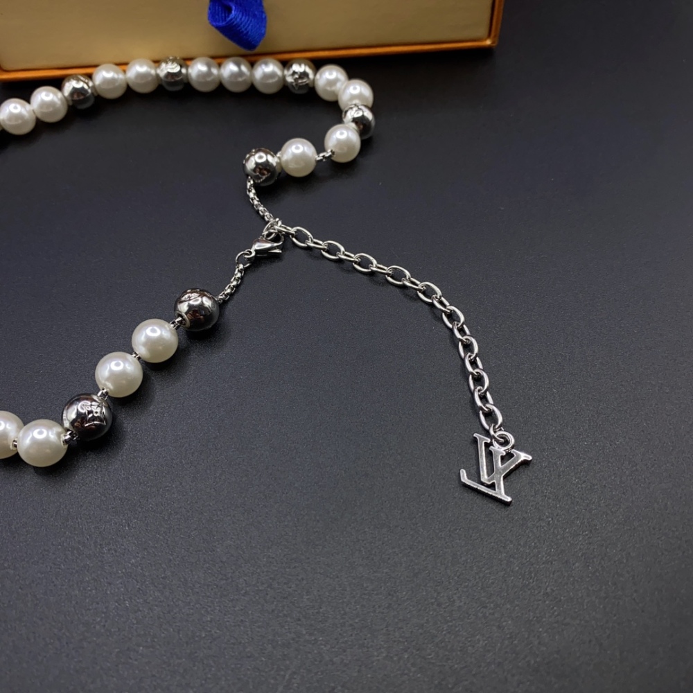 001 LV New Style Necklace and Bracelet
