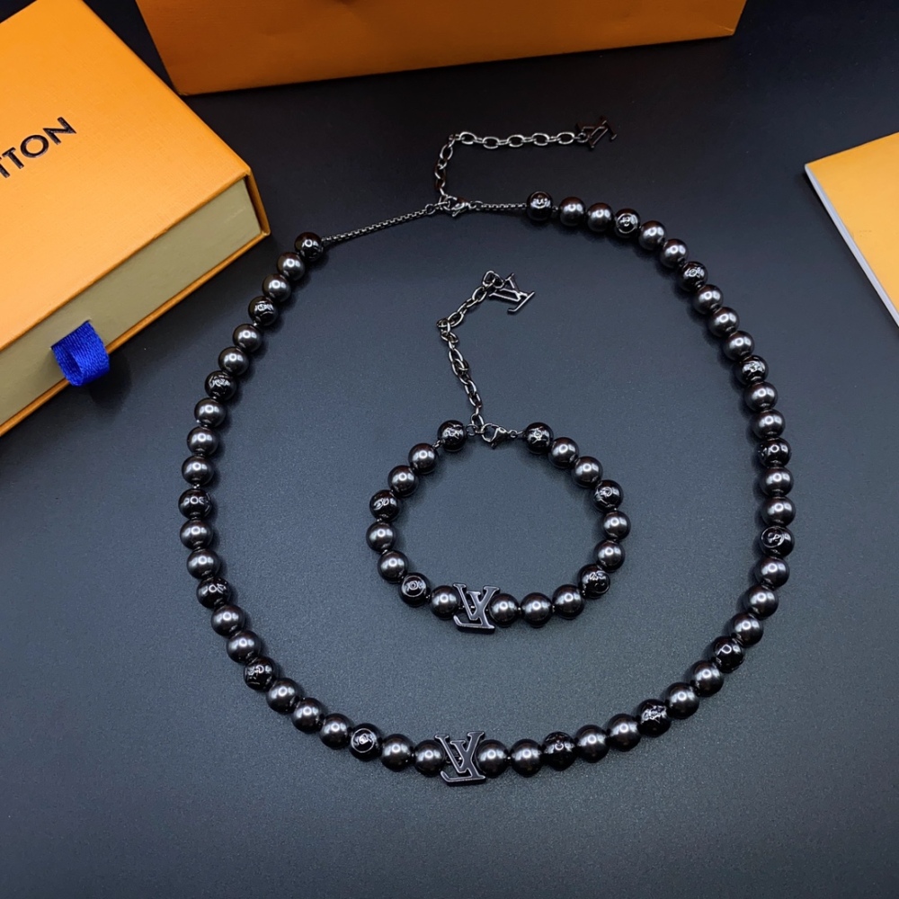 001 LV New Style Necklace and Bracelet