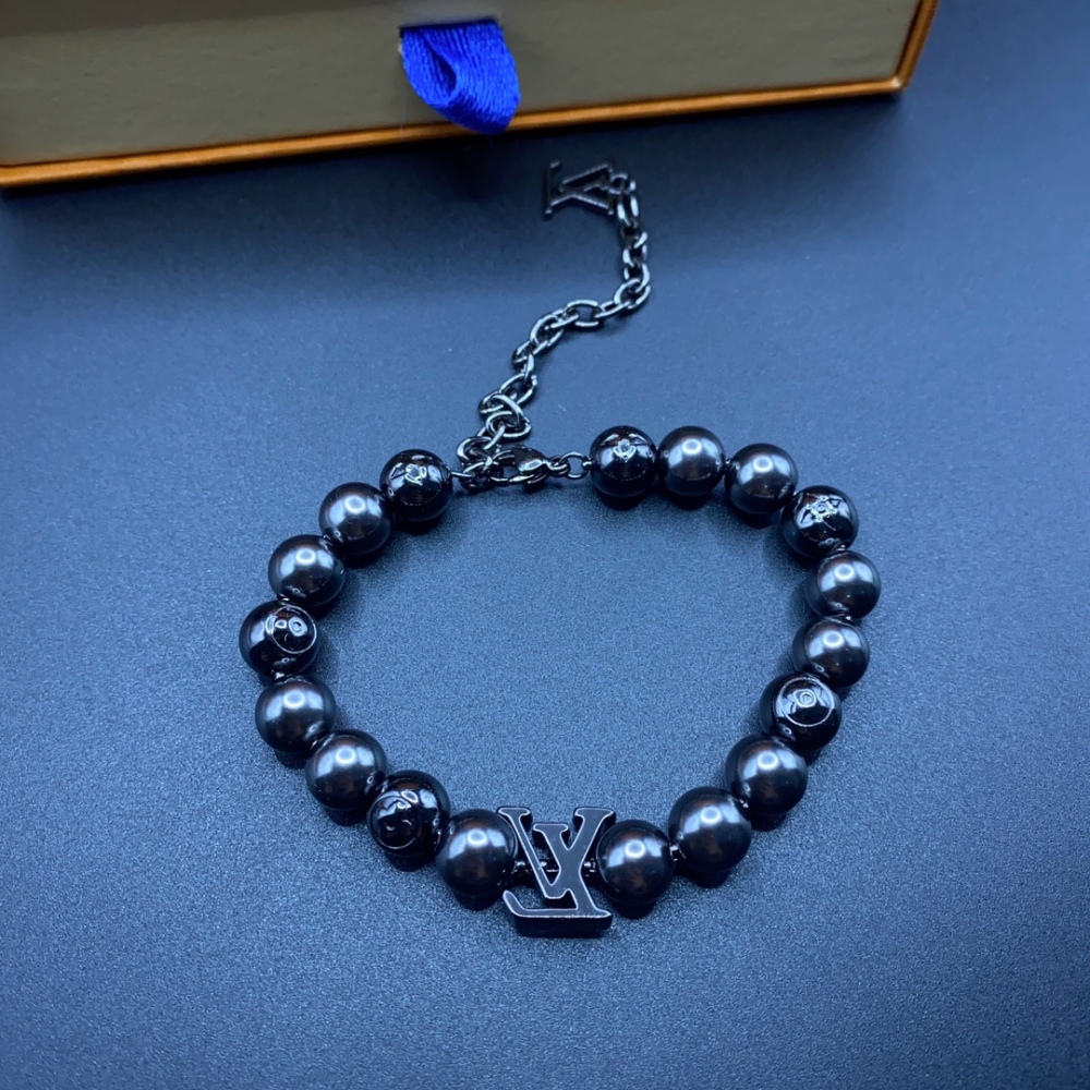 001 LV New Style Necklace and Bracelet